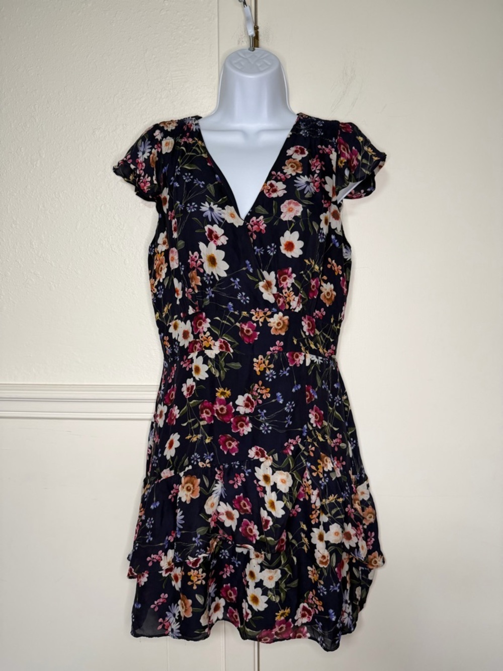 Parker Black Floral V-Neck Mini Dress with Ruffle Hem size 6